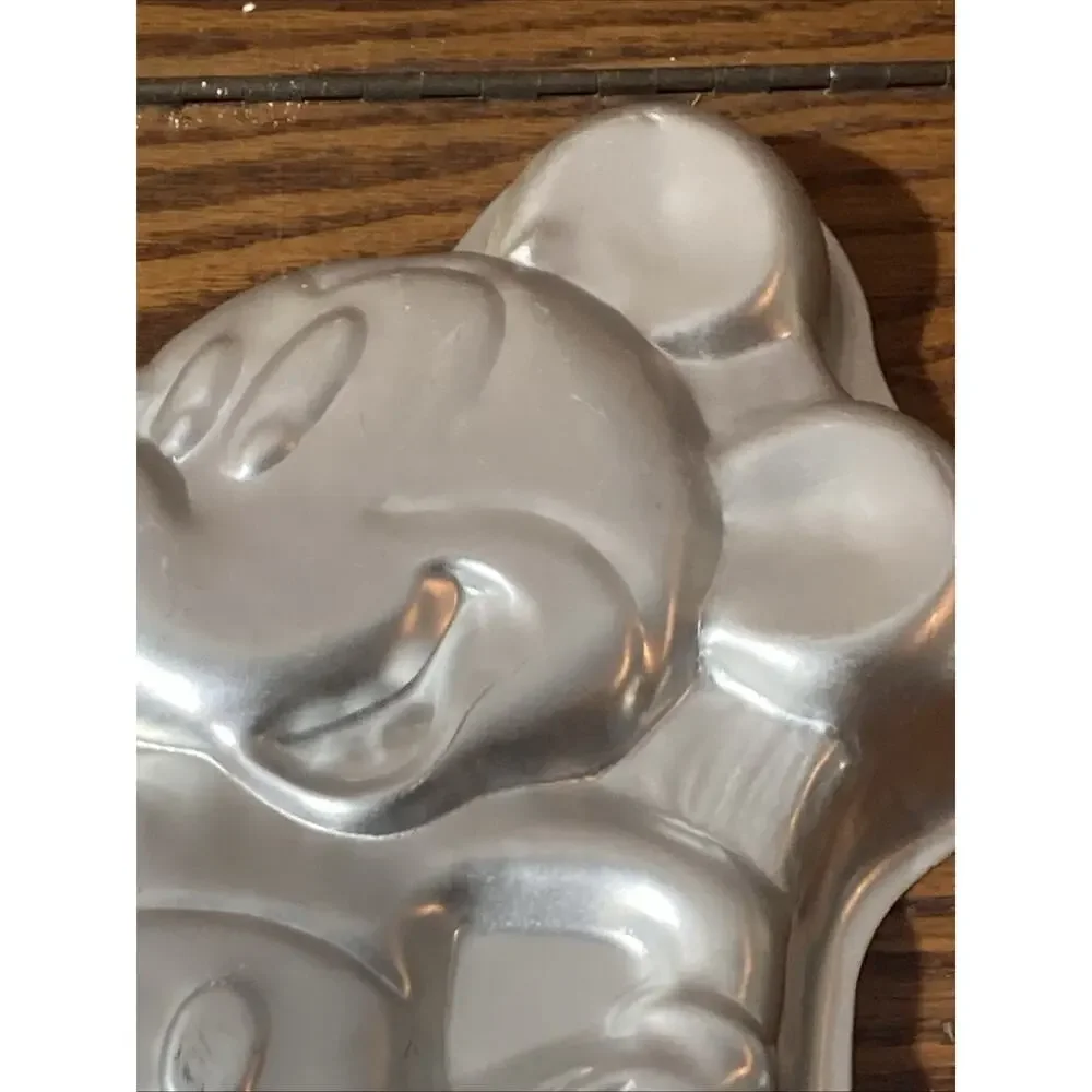 Vintage 1995 Mickey Mouse Baking Cake Pan